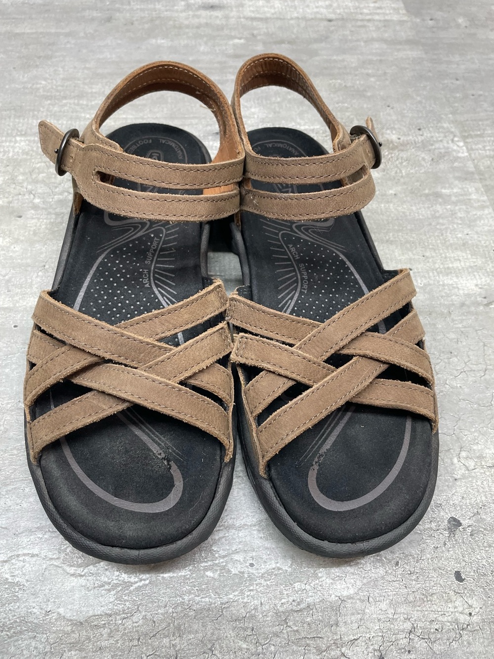 Keen Strappy Sandals Womens Brown Leather Arch Support Good Buckle Hiking Casual
